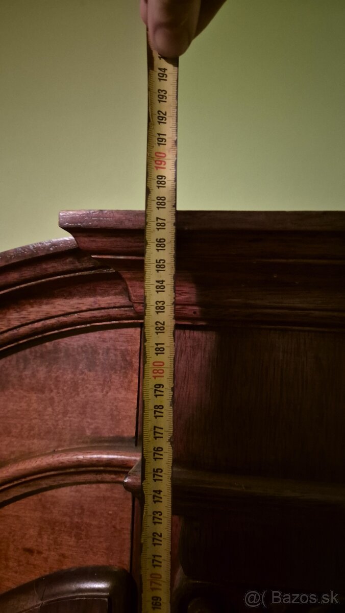 Skrina z masívu, vyrezávana skriňa - 10