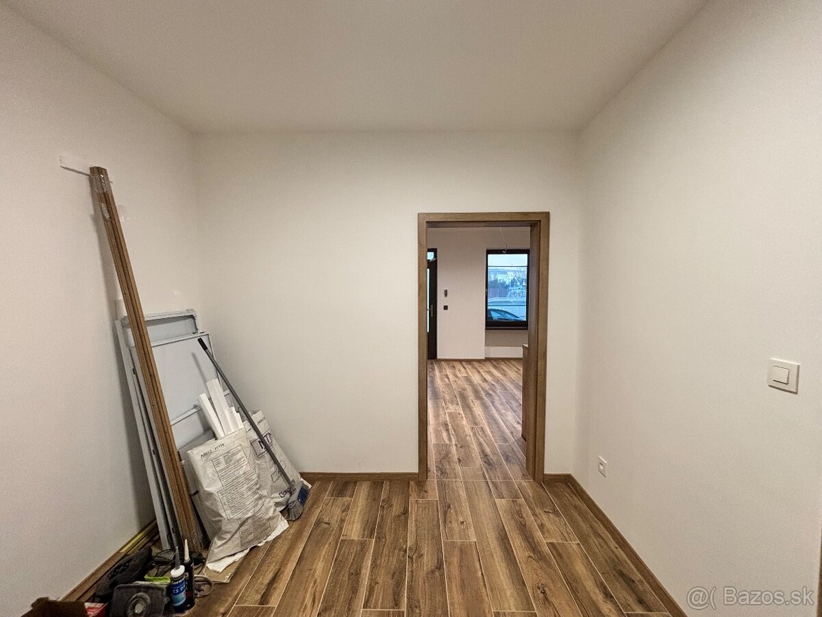 Kancelárske priestory v rodinnom dome - 10