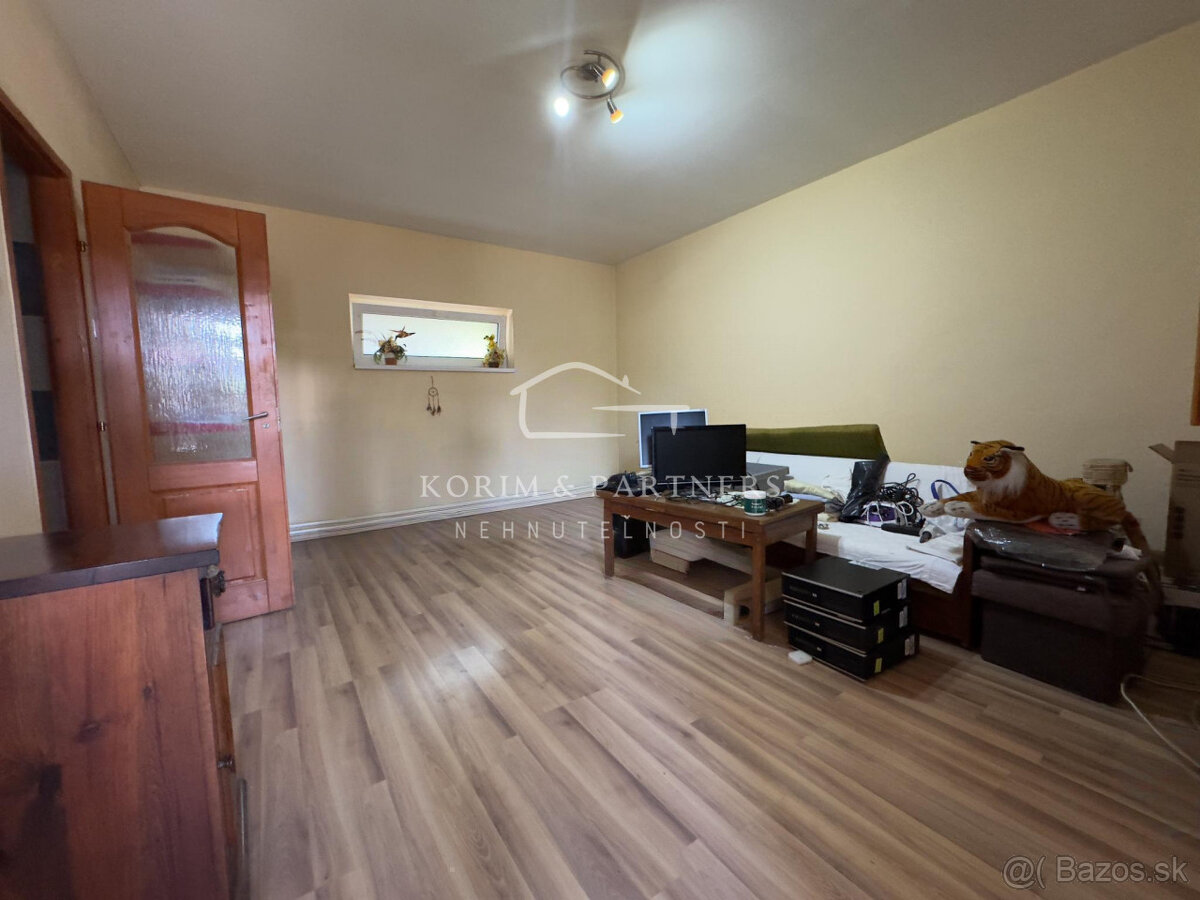 Jedinečný dom na extra veľkom pozemku Kolárovo - 10