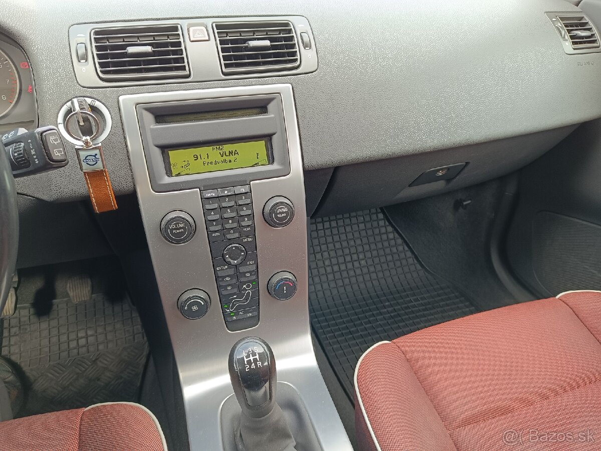 Volvo C30, 1,6 benzín,r .v. 4/2007, manual, 101 PS - 10