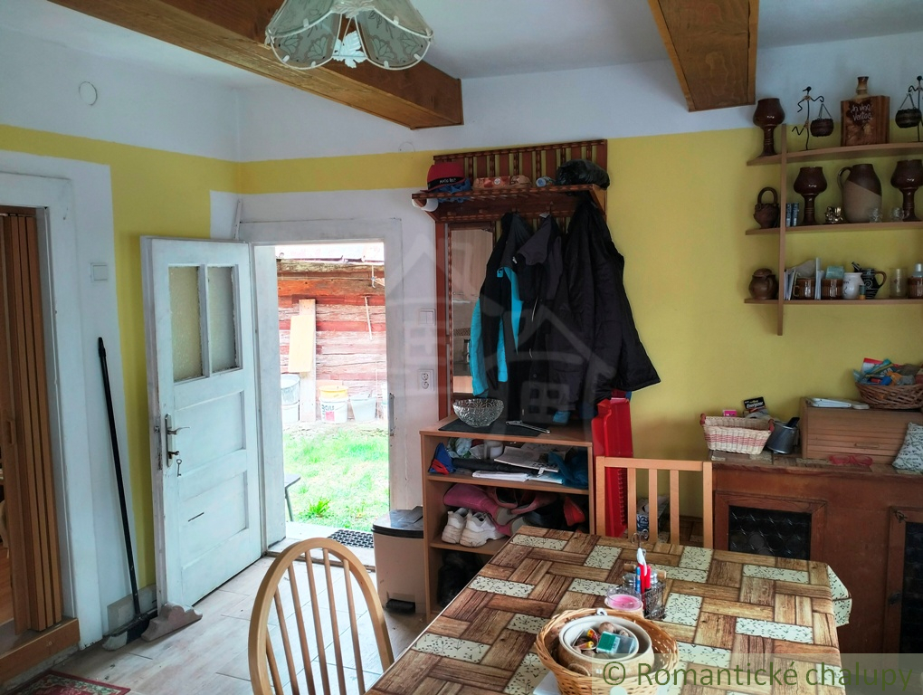 Drevenička v centre krásnej obce Papradno na predaj - 10