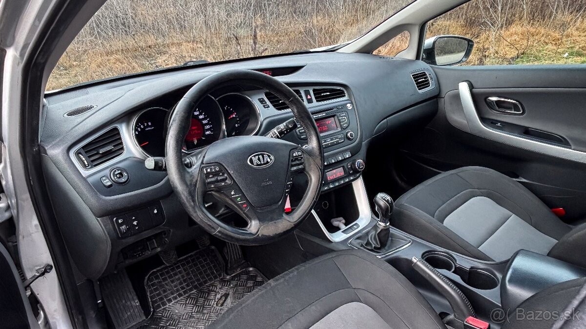 Kia Ceed SW 1,6 GDi Platinum - 10