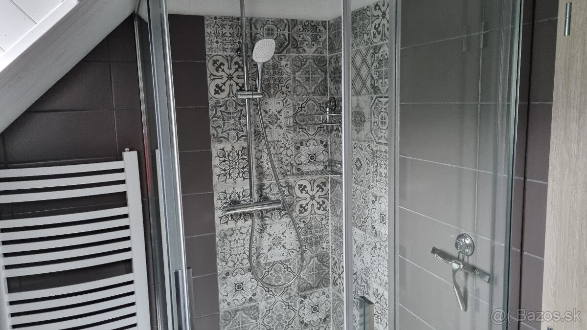 Na prenájom kompletne zariadený 3-izbový podkrovný byt - 10