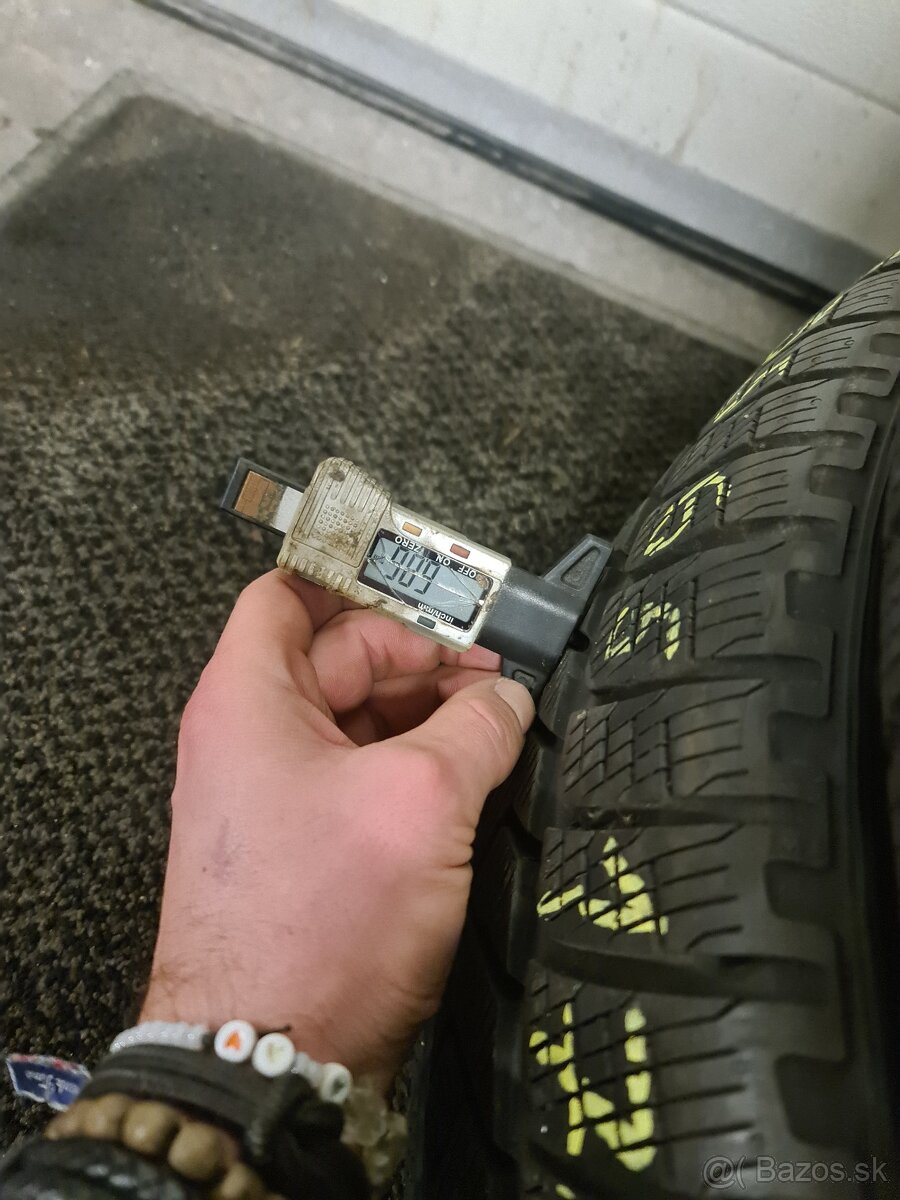 ZIMNE PNEUMATIKY PIRELLI 235/65 R17 - 10