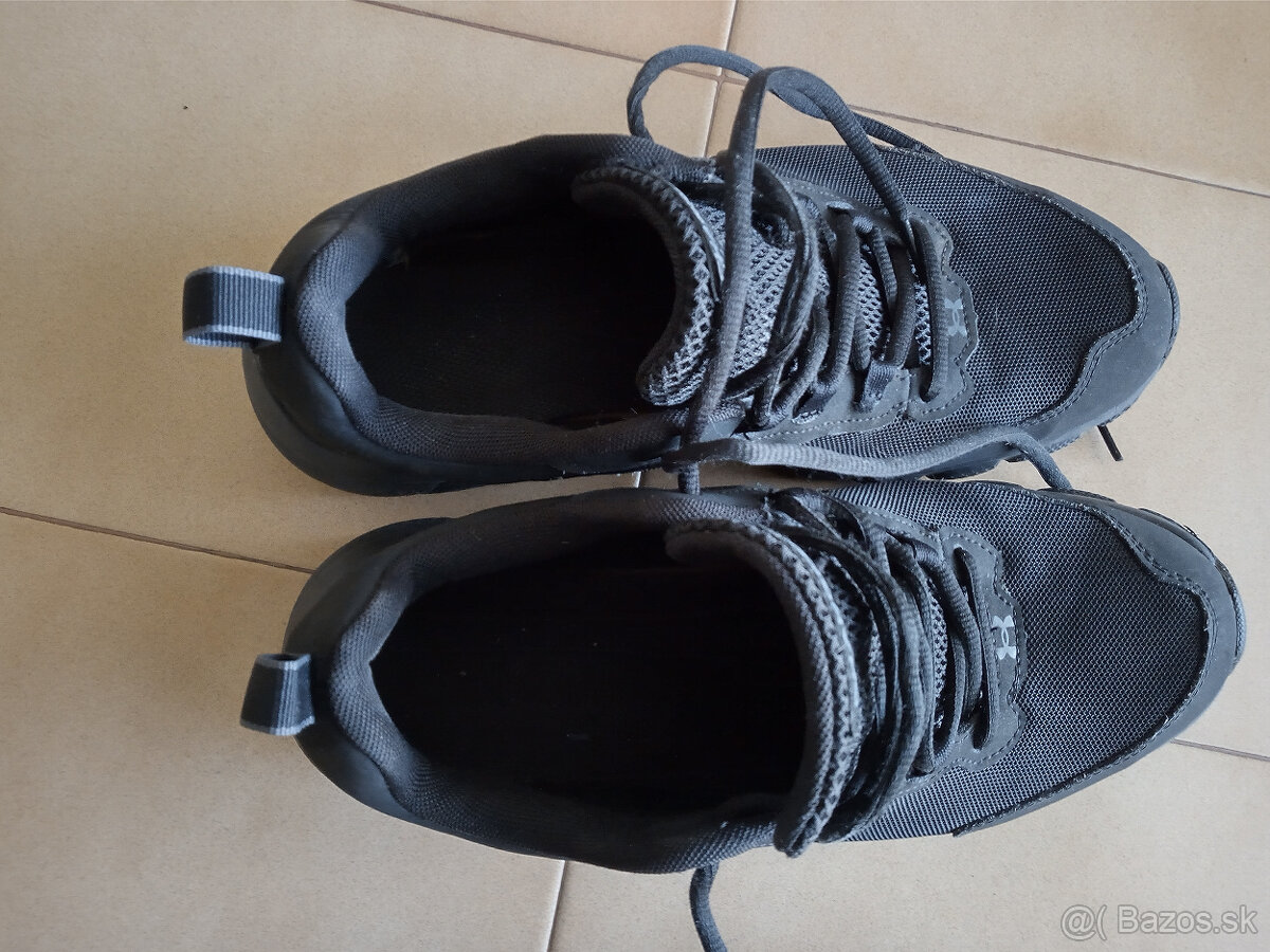 Panske bezecke tenisky UNDER ARMOUR CHargedAssert. - 10