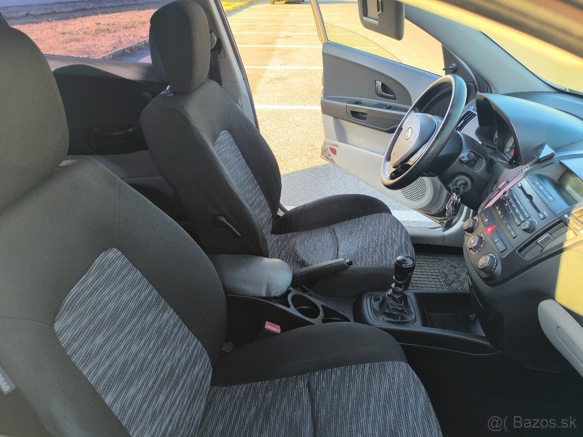 Kia Ceed 1,6 CRDi 85kw - 10
