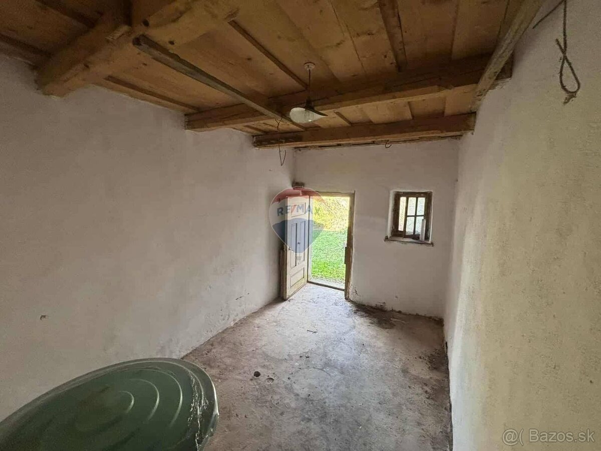 Na predaj rodinný dom / chata v tichej časti Banskej Štiavni - 10