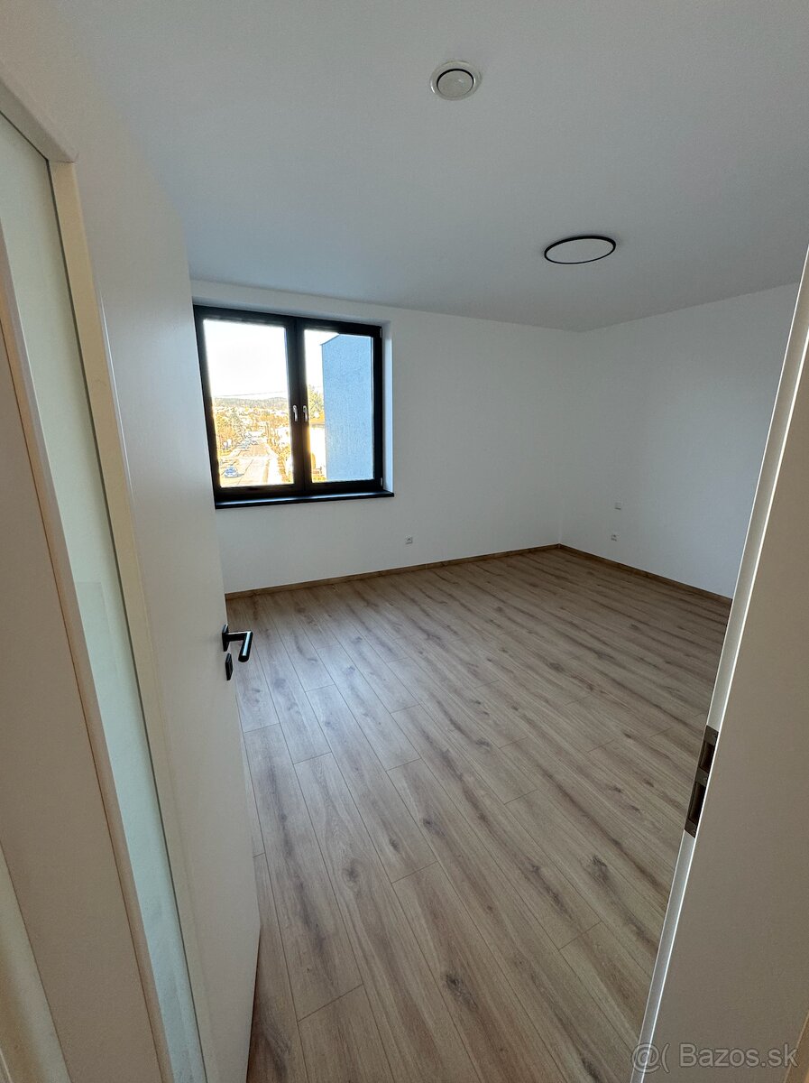 Prenájom moderných obchodných priestorov od 90 m² – Bardejov - 10