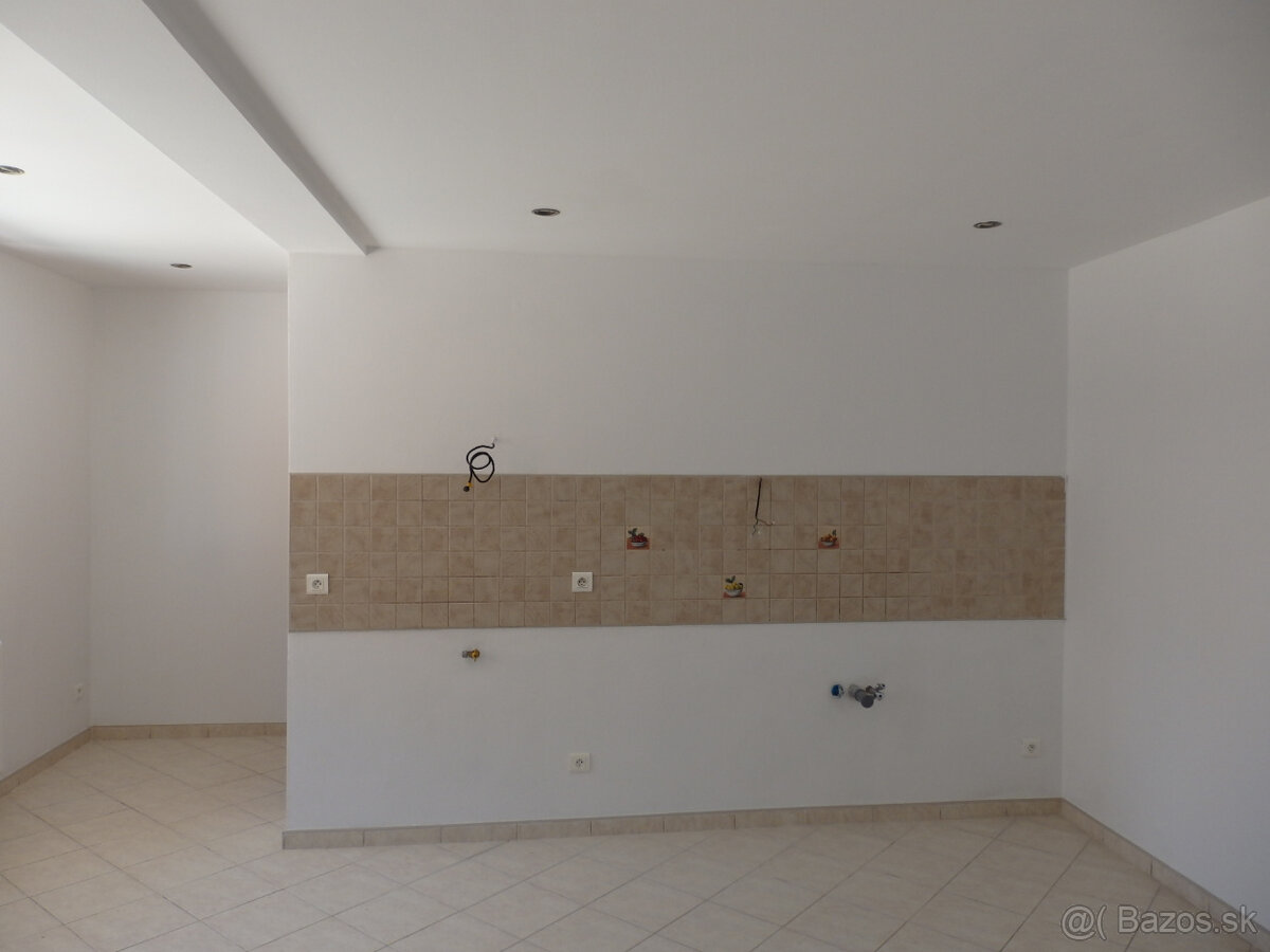 Na predaj 3 izbový rodinný dom v obci Šúrovce okr.Trnava - 10