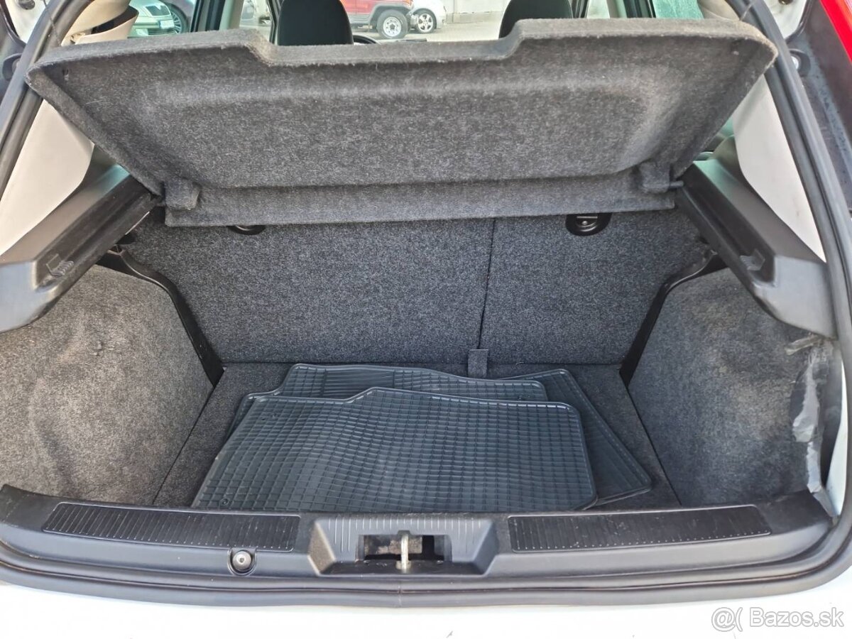 Predám Fiat Grande Punto 1.4 Benzín r.v.2009 - 10