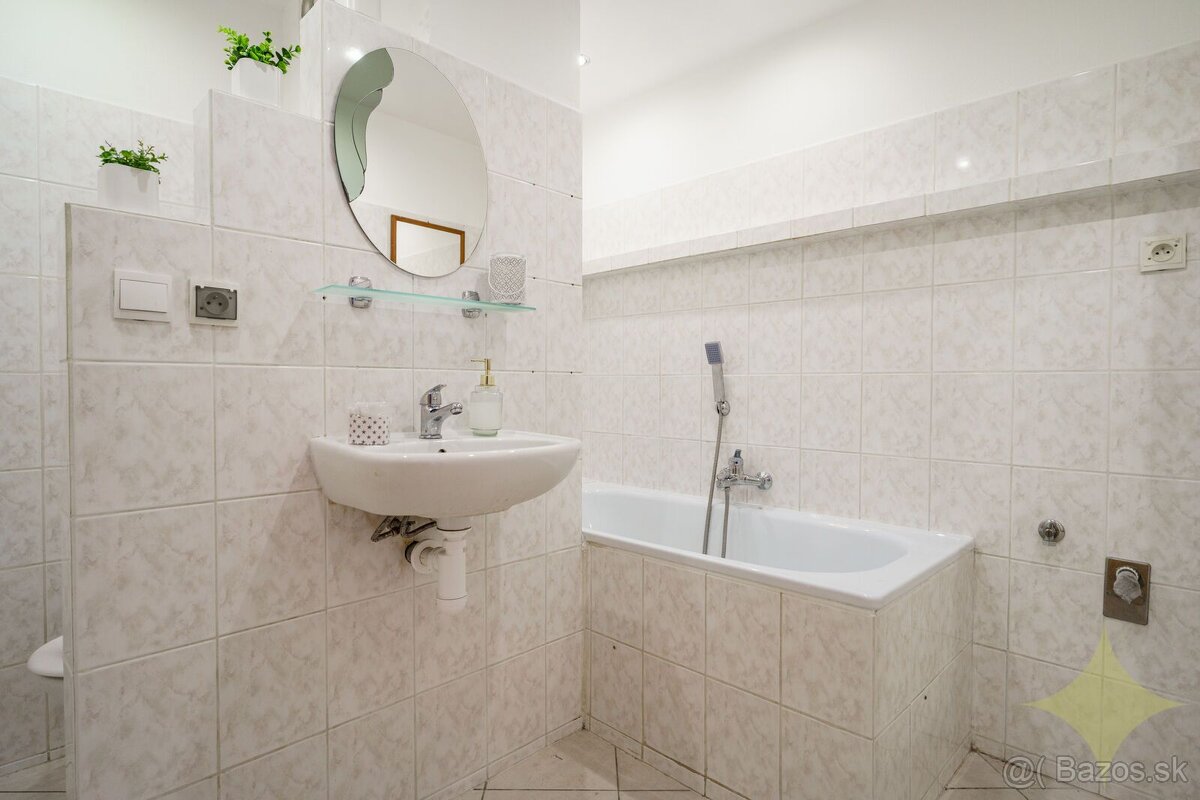 REZERVOVANÉ - Na predaj: zariadený 1-izbový byt, 40 m² – Fon - 10