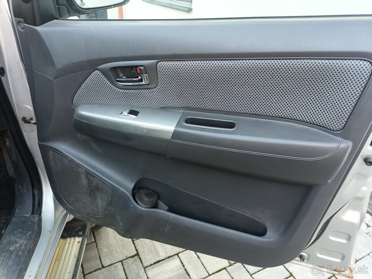 TOYOTA HILUX 2.5 D-4D - na predaj / na splatky - 10