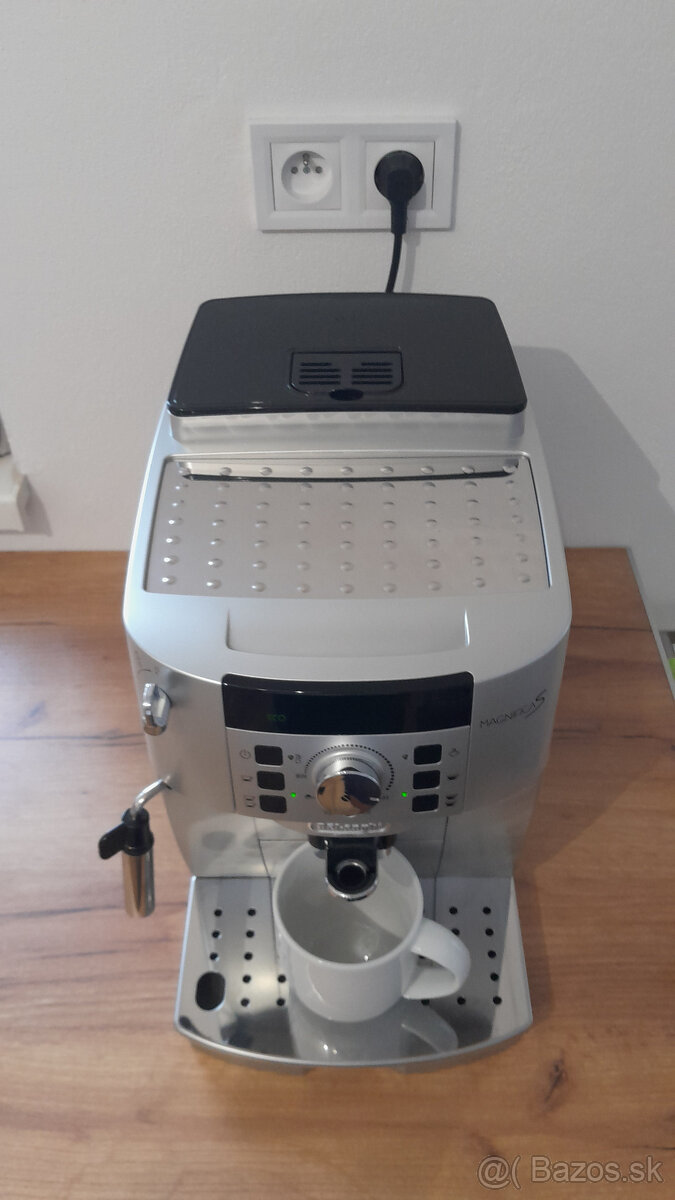 Kávovar - Delongi Magnifica S - 10