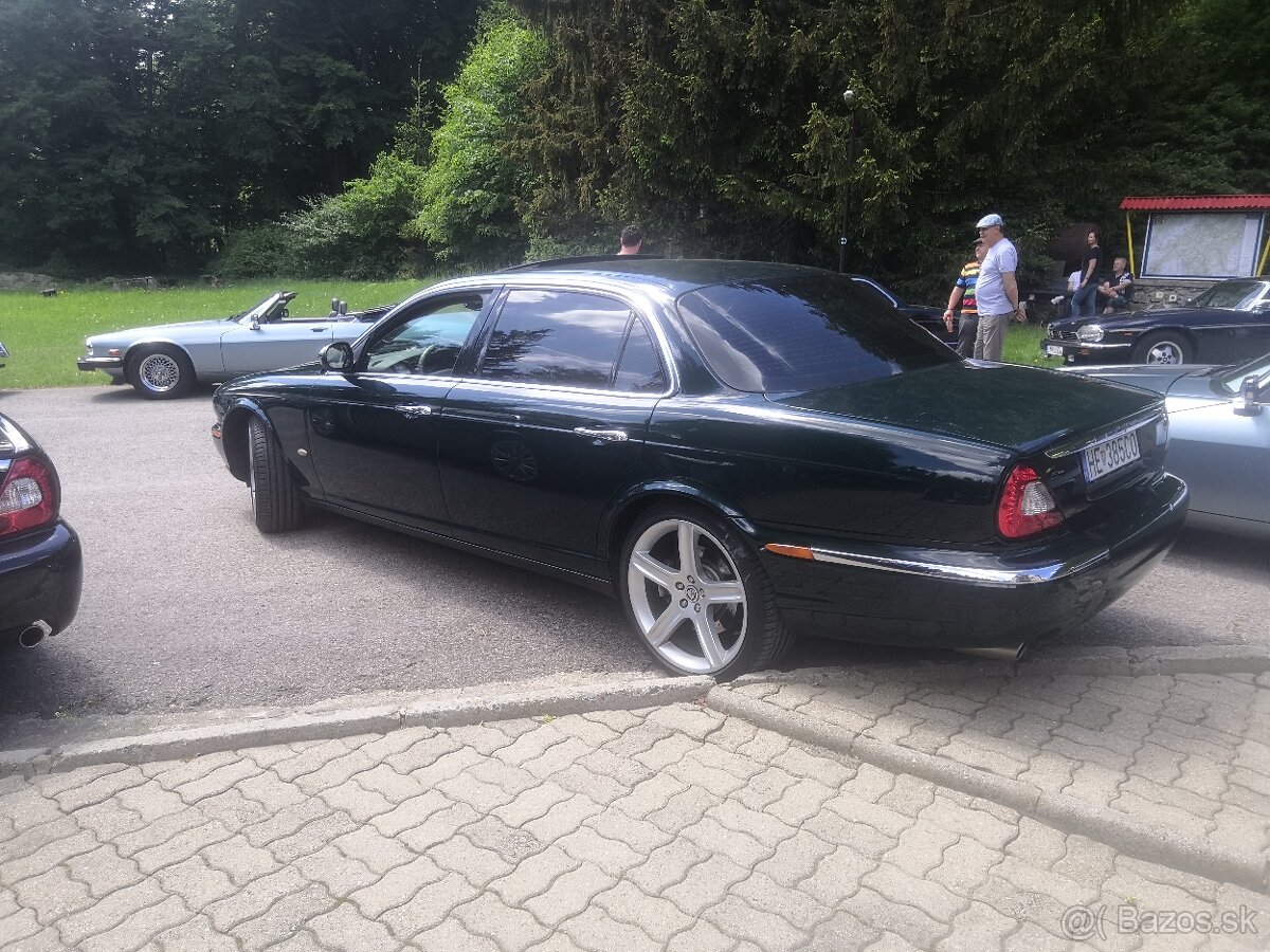 Jaguar XJ - 10