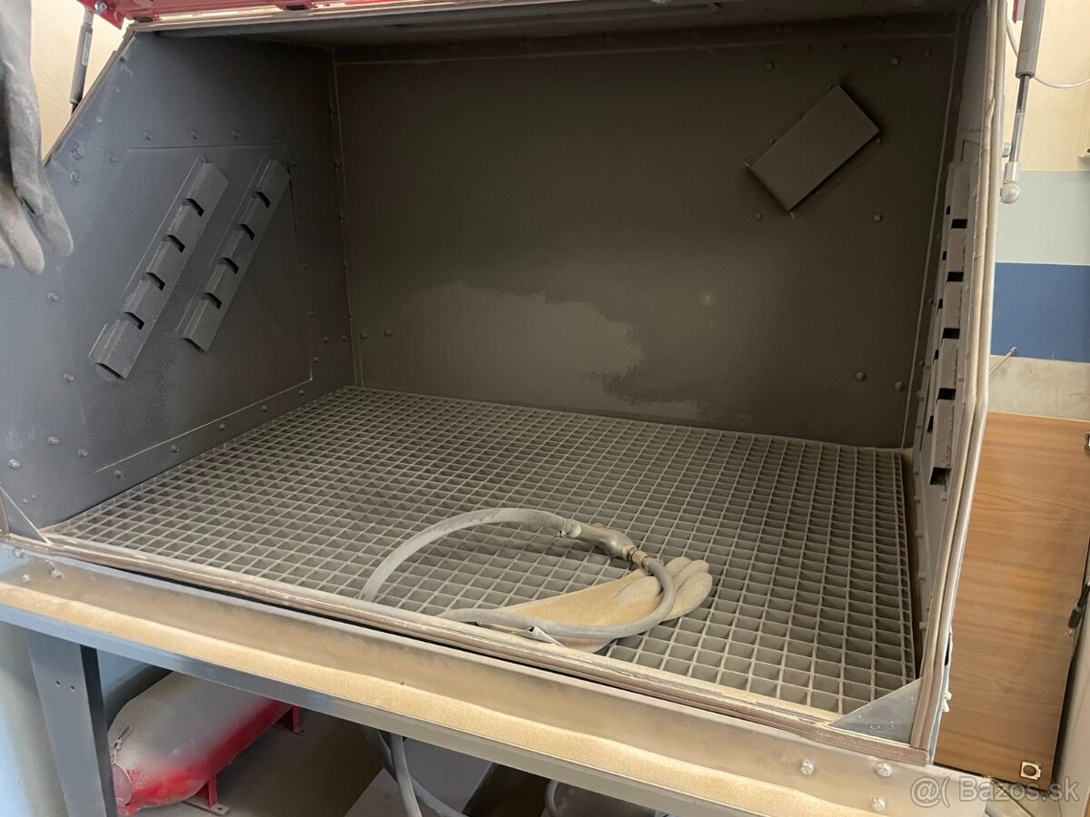 Skrutkový kompresor s výbavou a pieskovačkou - 10