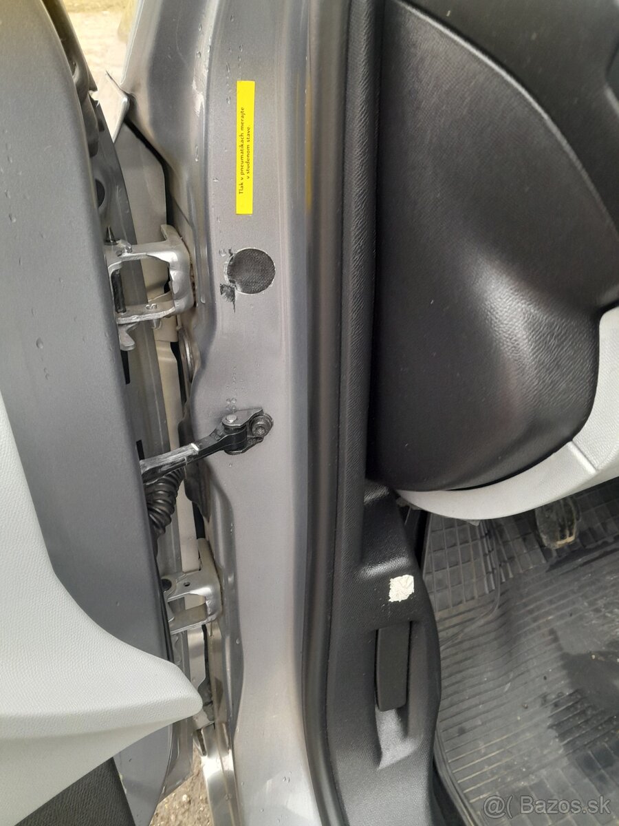 Peugeot 308 benzín - 10