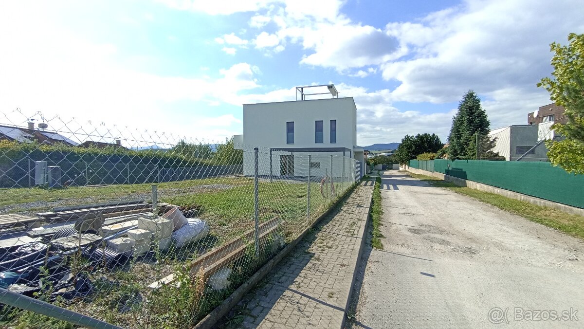 TOCA real - predaj - štýlový dvojpodlažný RD v obci Hôrky - 10