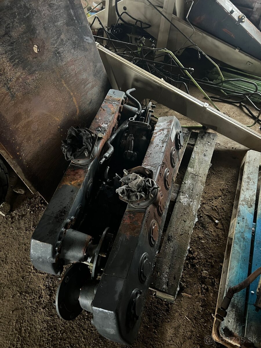 Locust 750 (unc) - 10