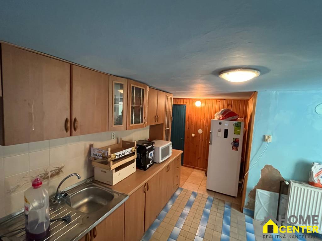 NA PREDAJ 4 izb. rodinný dom s veľkým potenciálom v Kolárove - 10