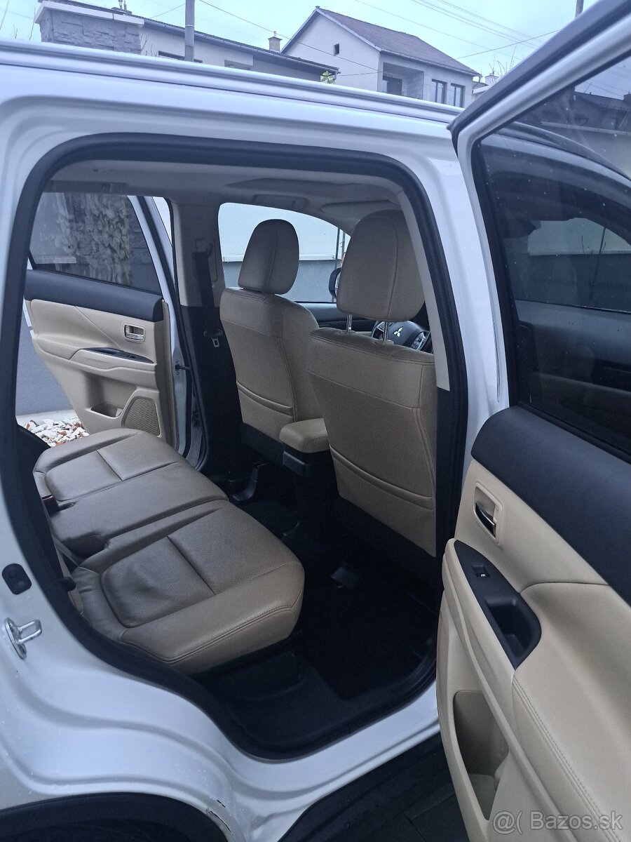 Mitsubishi Outlander 2.2 DI-D, r. 2016, 4x4 - 10