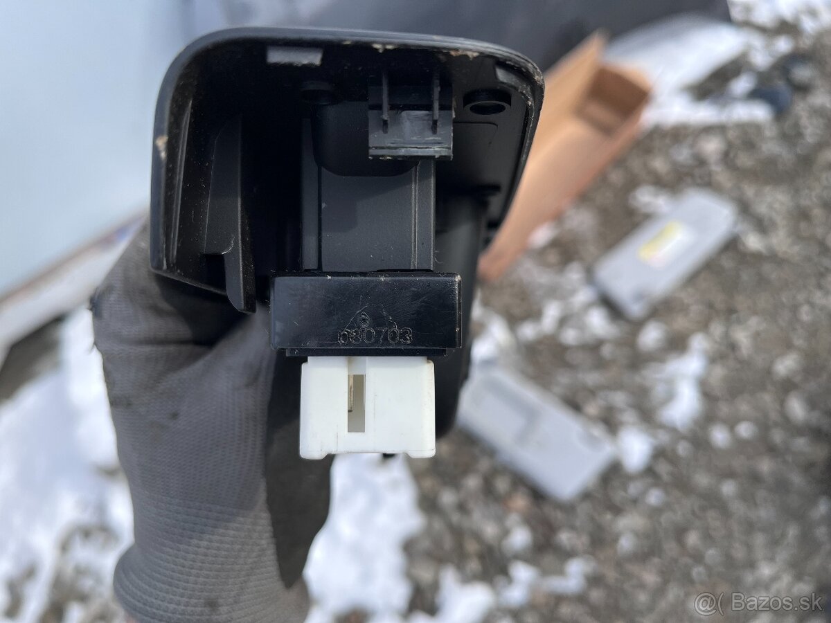 Kia Ceed Kombi 06-12 vypínač okien, madlo, panel, clonítko Ľ - 10