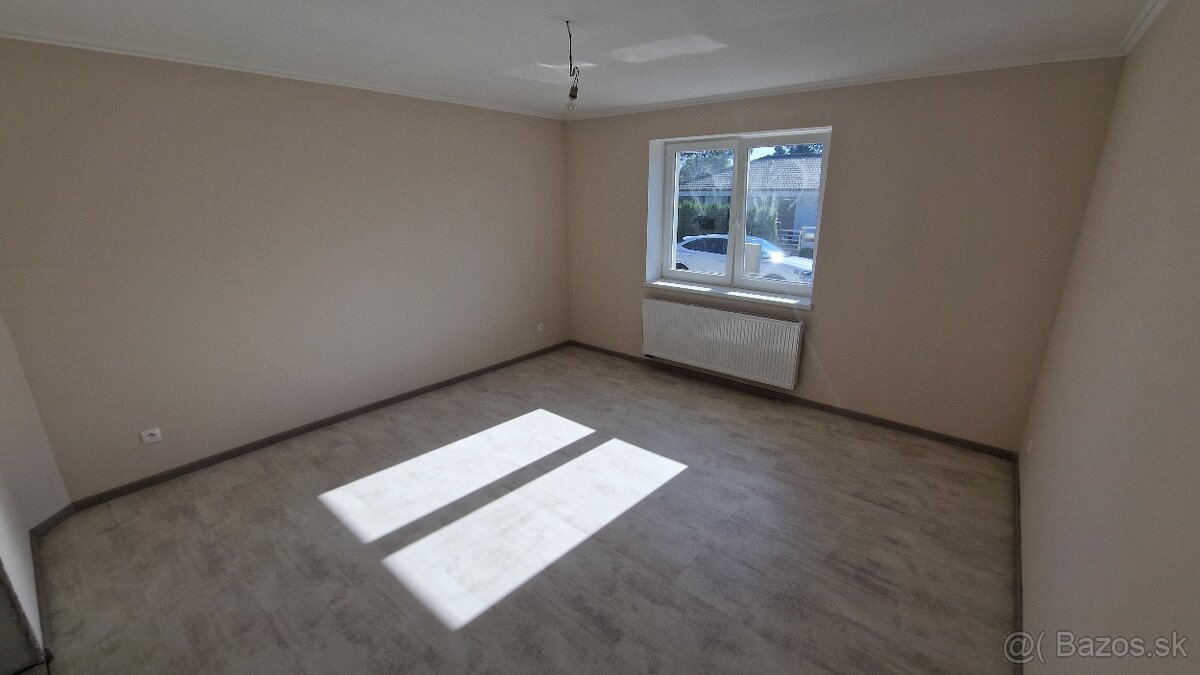 Zrekonštruovaný rodinný dom, 8 á, obec Vlčany - 10