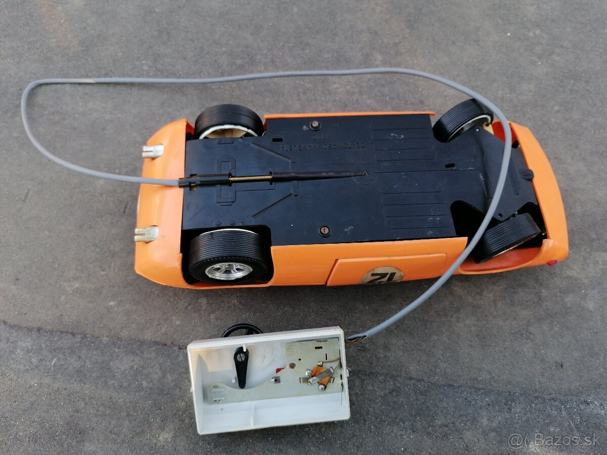 Predám starožitné auto na ovládanie Mangusta 1:12 - 10