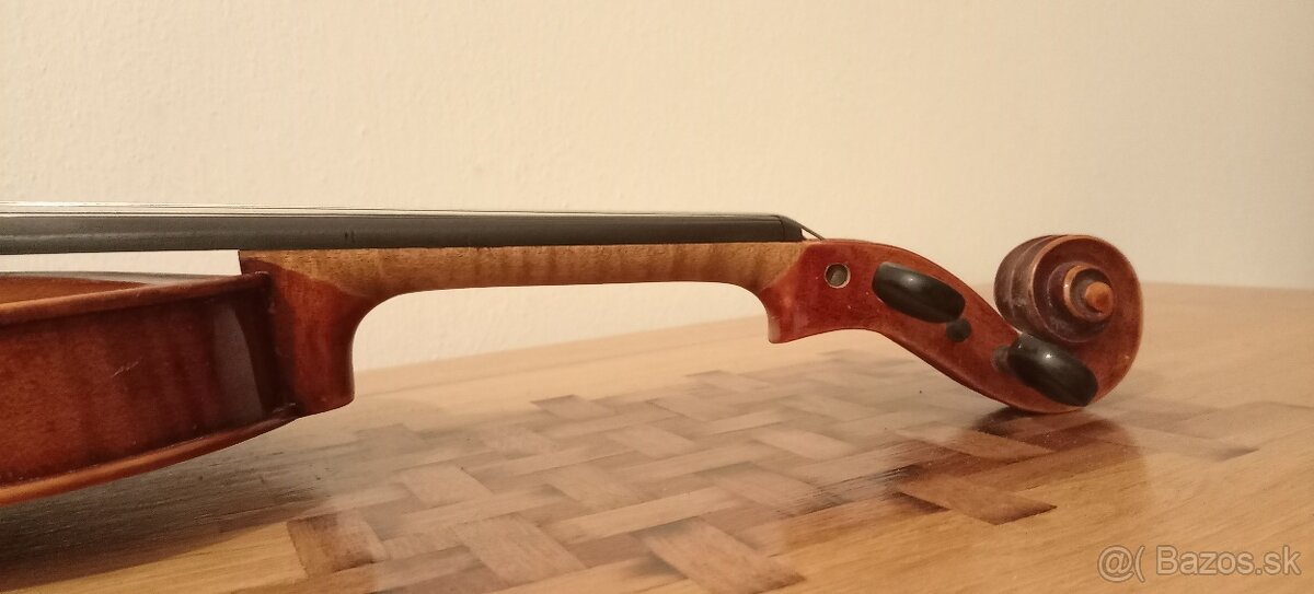 Husle model Gurneri - 10