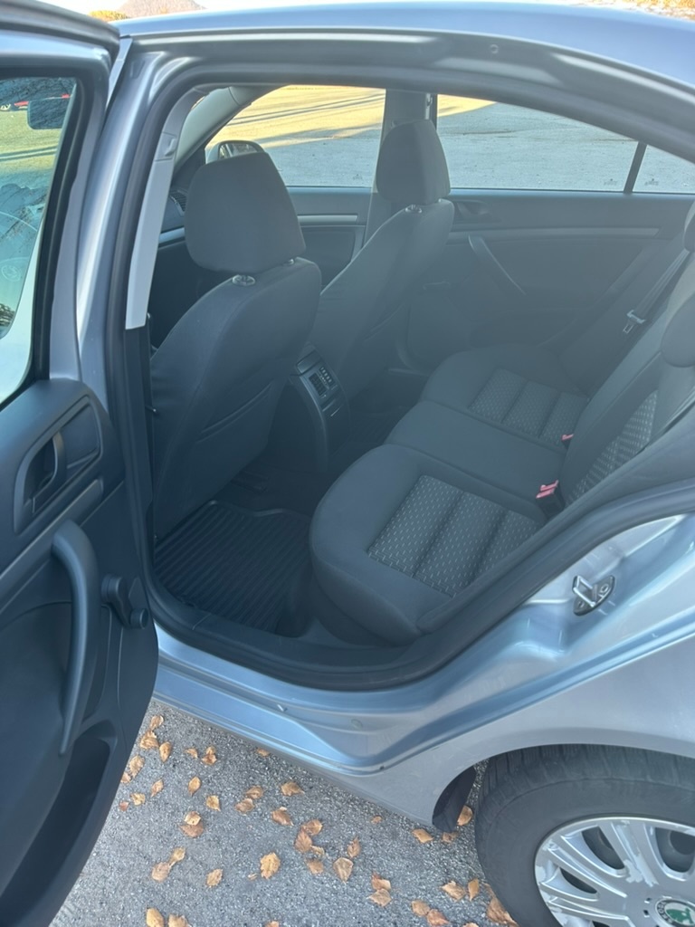 Škoda Octavia 2 facelift 1.6 TDI (77 kW), 2010, 189 tis. km - 10