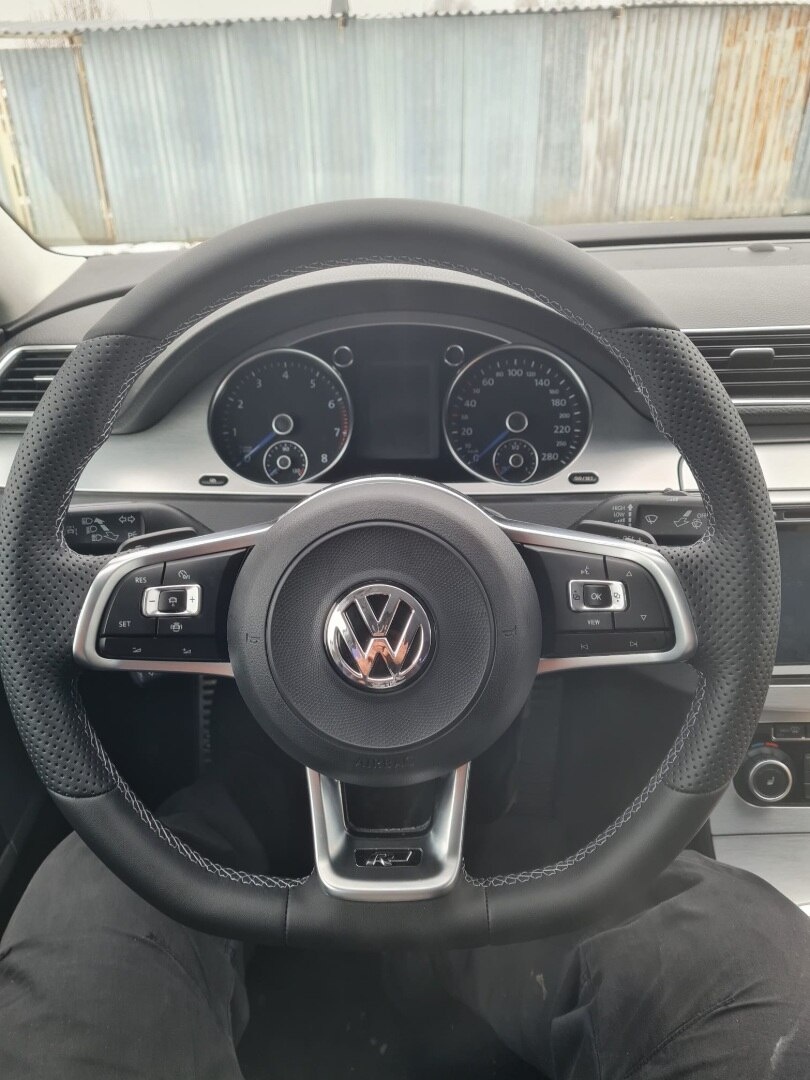 VOLANT VOLKSWAGEN R RLINE kožený CIERNE PREŠÍVANIE - 10