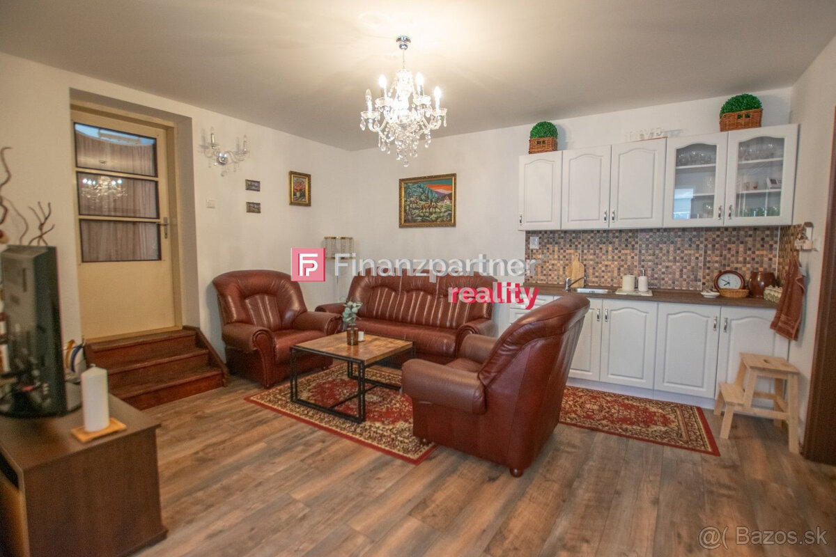 Ponúkame na predaj 5 izb. rodinný dom s garážou na pozemku 9 - 10