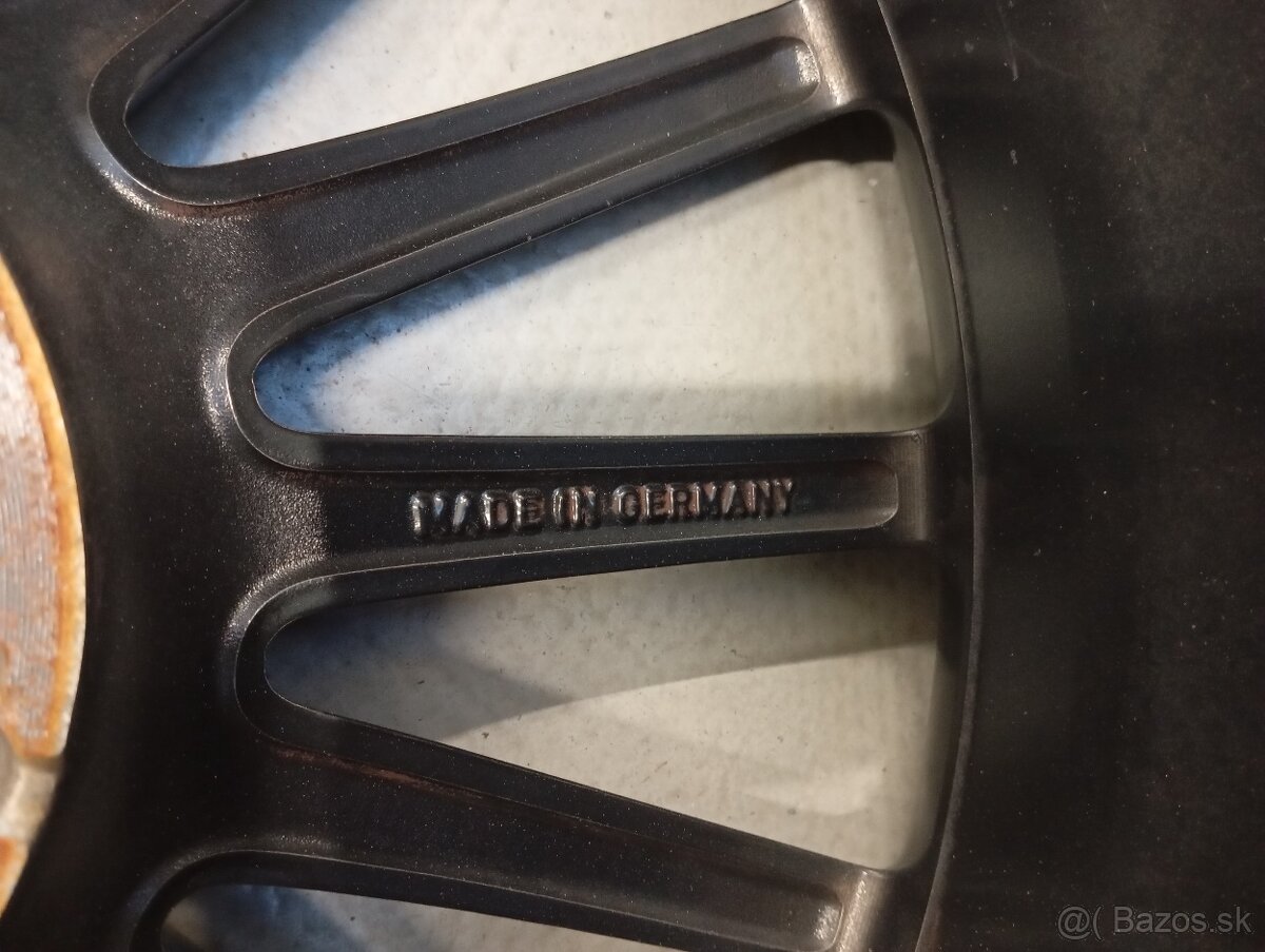 Mercedes AMG R19 - 10