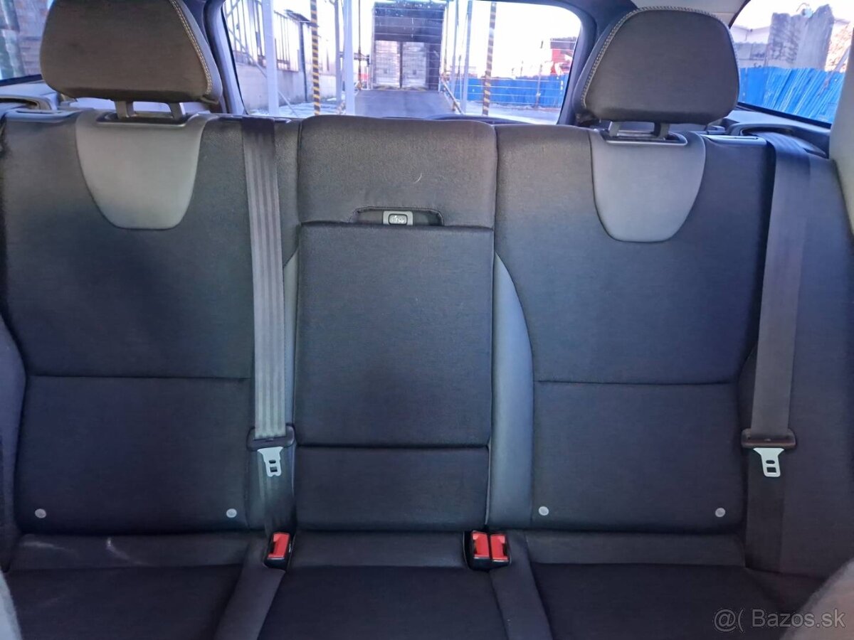 Predám Volvo XC60 2.4D AWD 120 KW manuál-6 r.v.2011 - 10