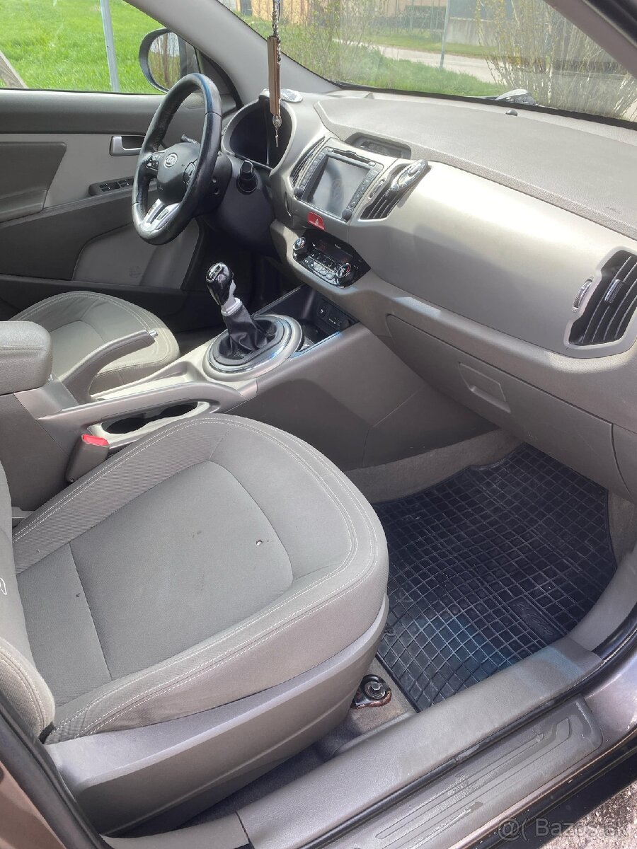 Kia sportage 2.0l crdi- nová stk ek - 10