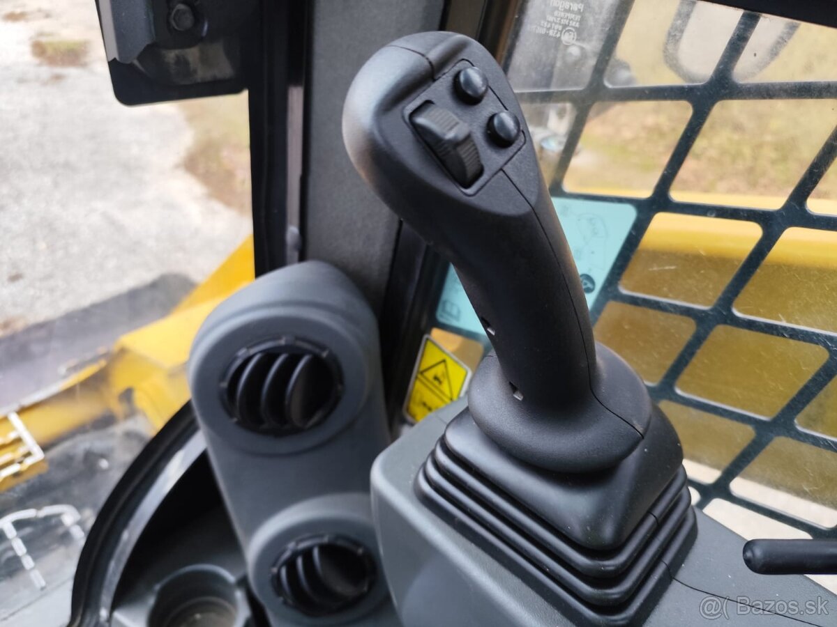 Nakladač CAT 262D3, posledný model. Plná výbava. ŠPZ. - 10