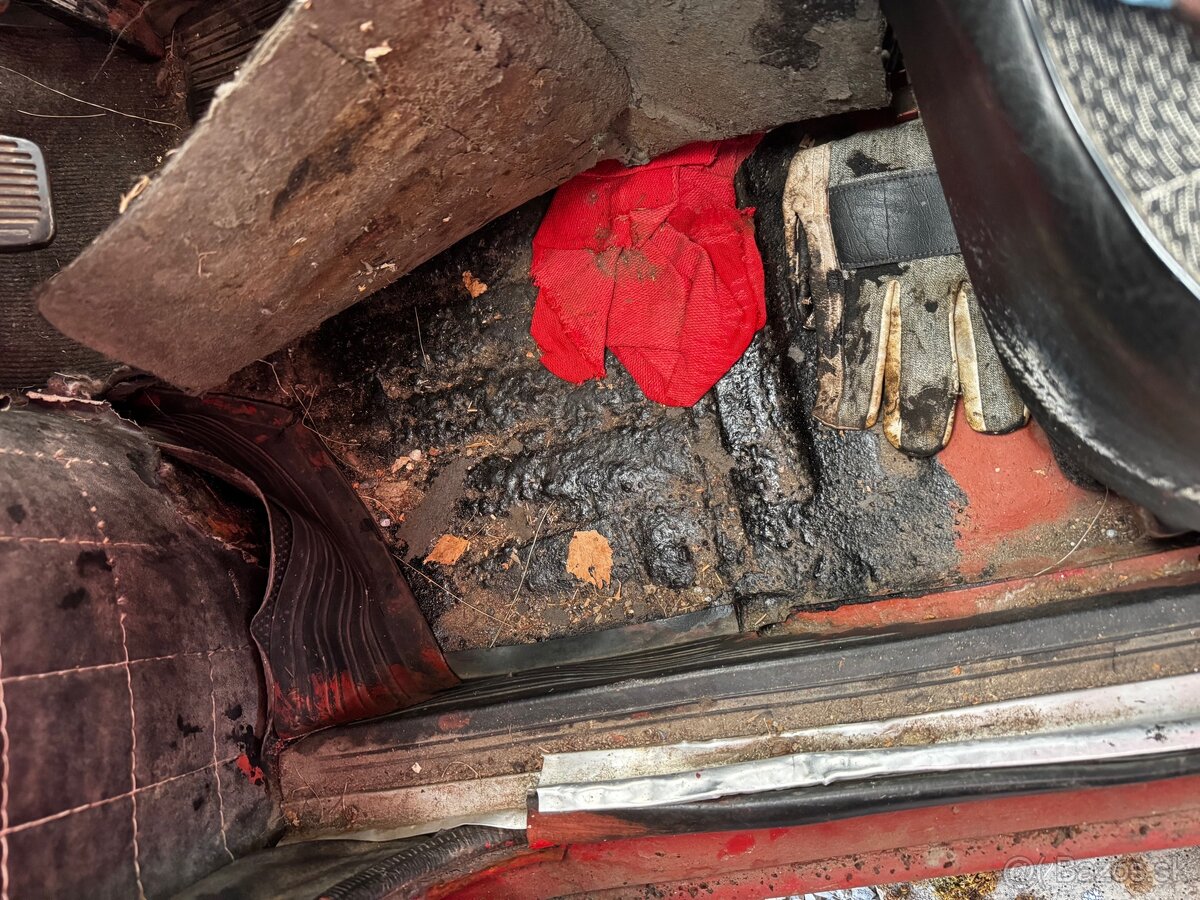 Škoda 100l rok vyroby 1975 s tp a spz - 10