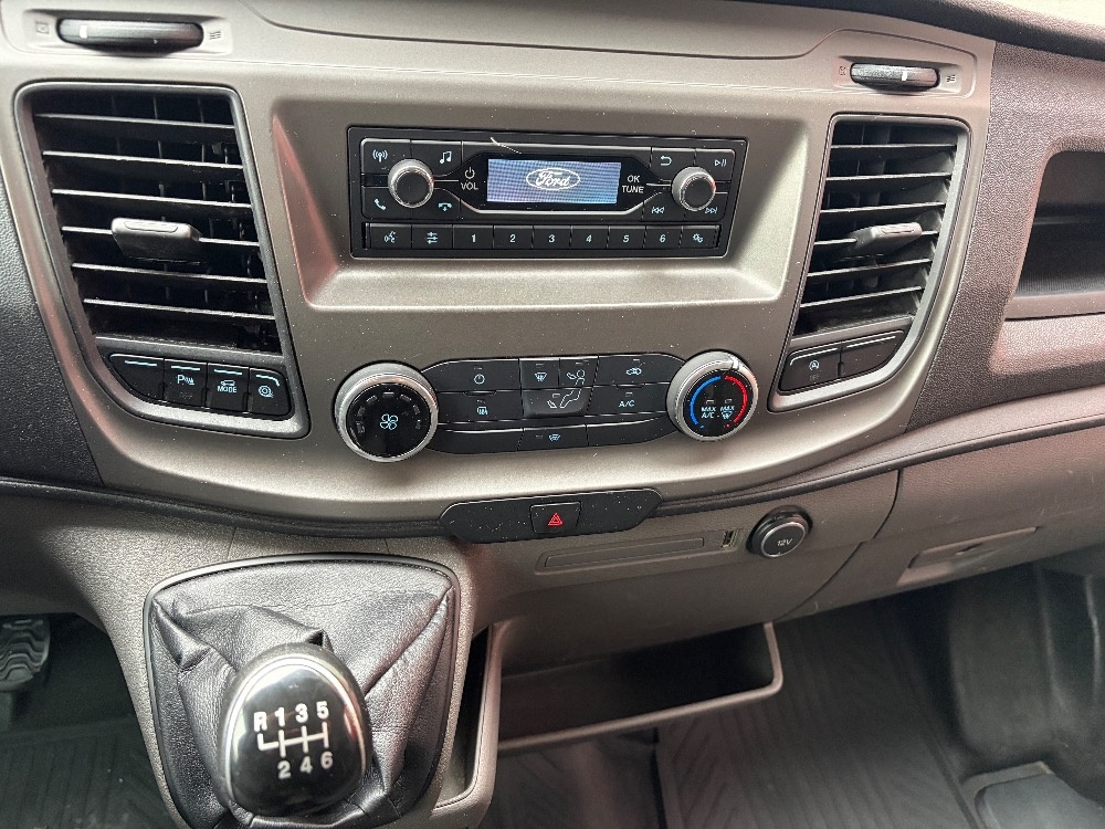 Ford Transit L2H2, 3- místné - 10