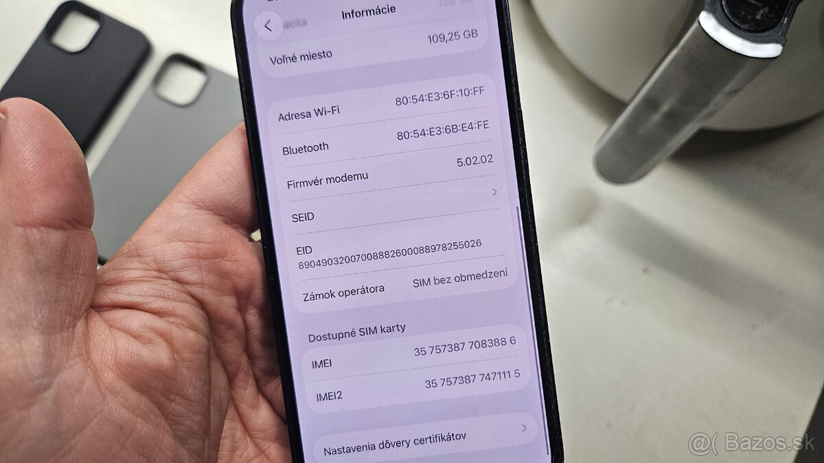 Apple iPhone 13 tmavý 128GB - puknutý zadok - 10