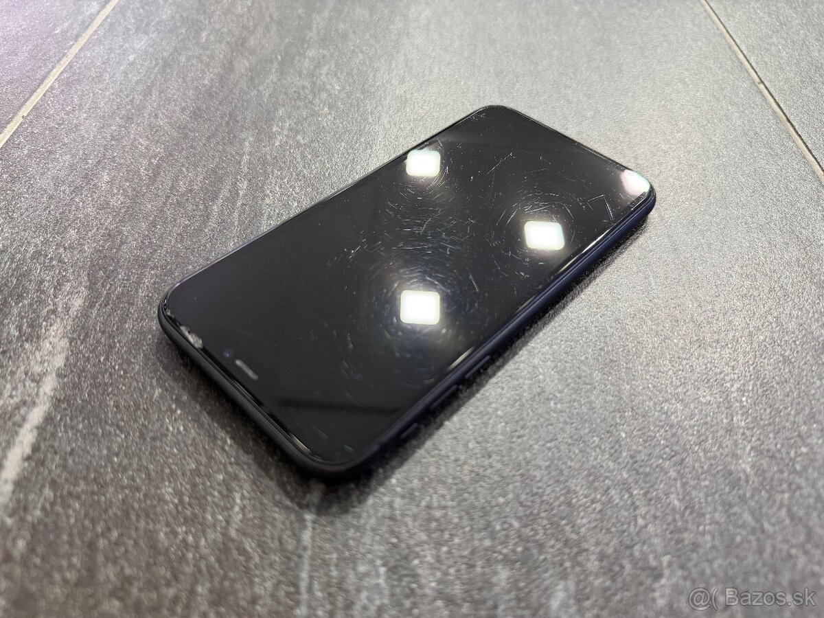 Apple iPhone 11 64 GB Black - 10