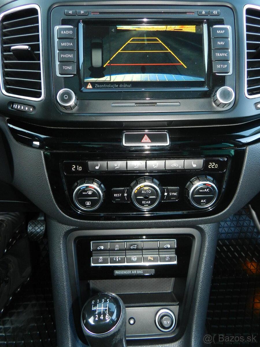 VW Sharan 2.0 TDI Highline 4MOTION 7miest Panorama Webasto - 10