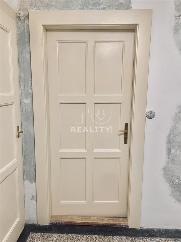 Na predaj 2-izbový apartmán v centre Banskej Štiavnice - 10