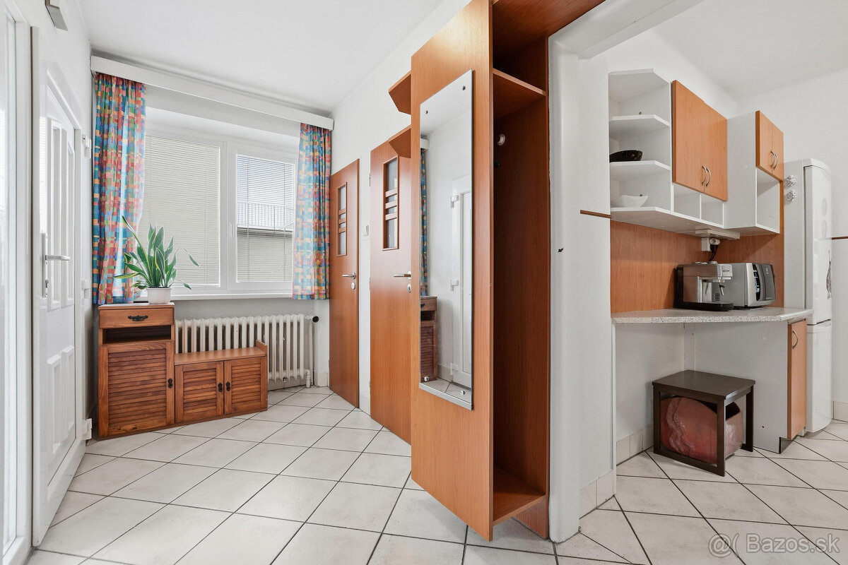 Na predaj 4 izbový rodinný dom v centre obce Tomášov - 10