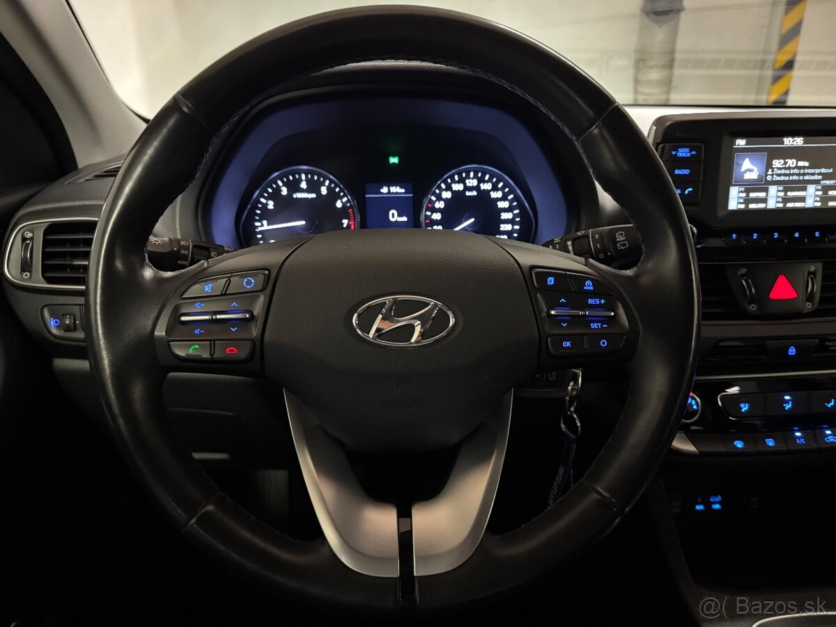 Hyundai i30 1,4 73kW benzín 87000km 2018 Led combi - 10