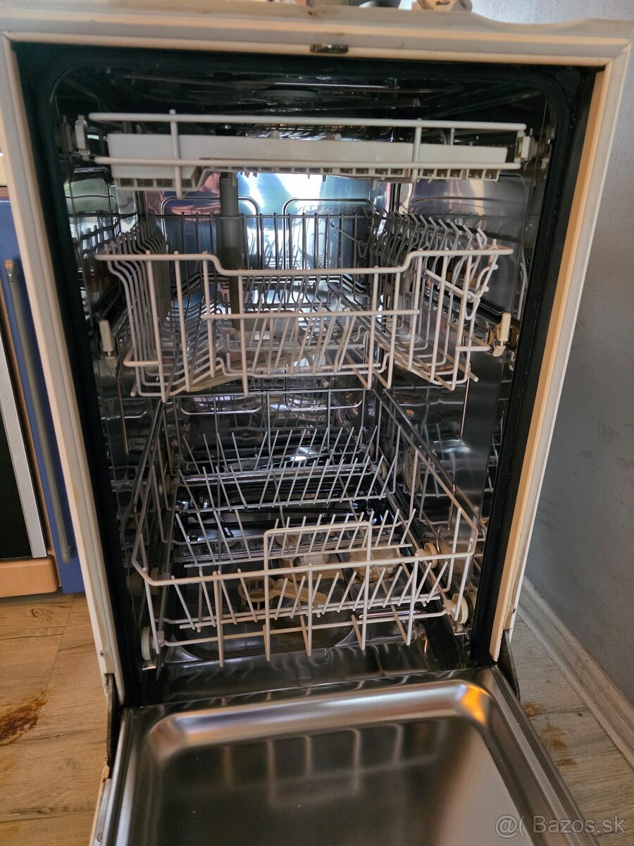 Kuchynská linka + spotrebiče - 10