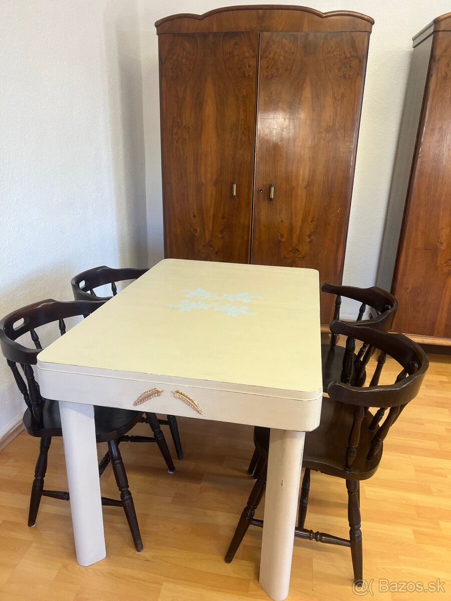Renovovaný drevený rozkladací jedálenský stôl - 10