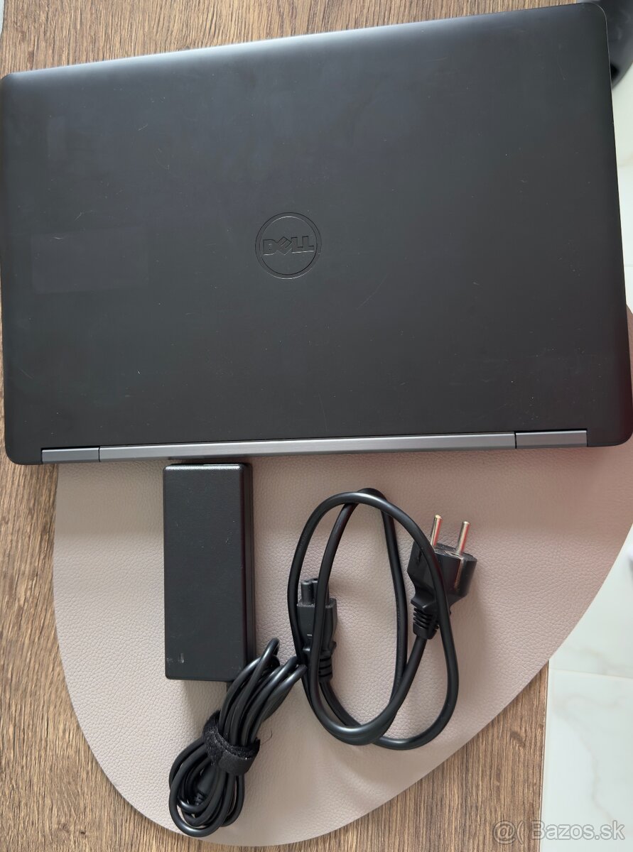 Dell Latitude E5550 - 10