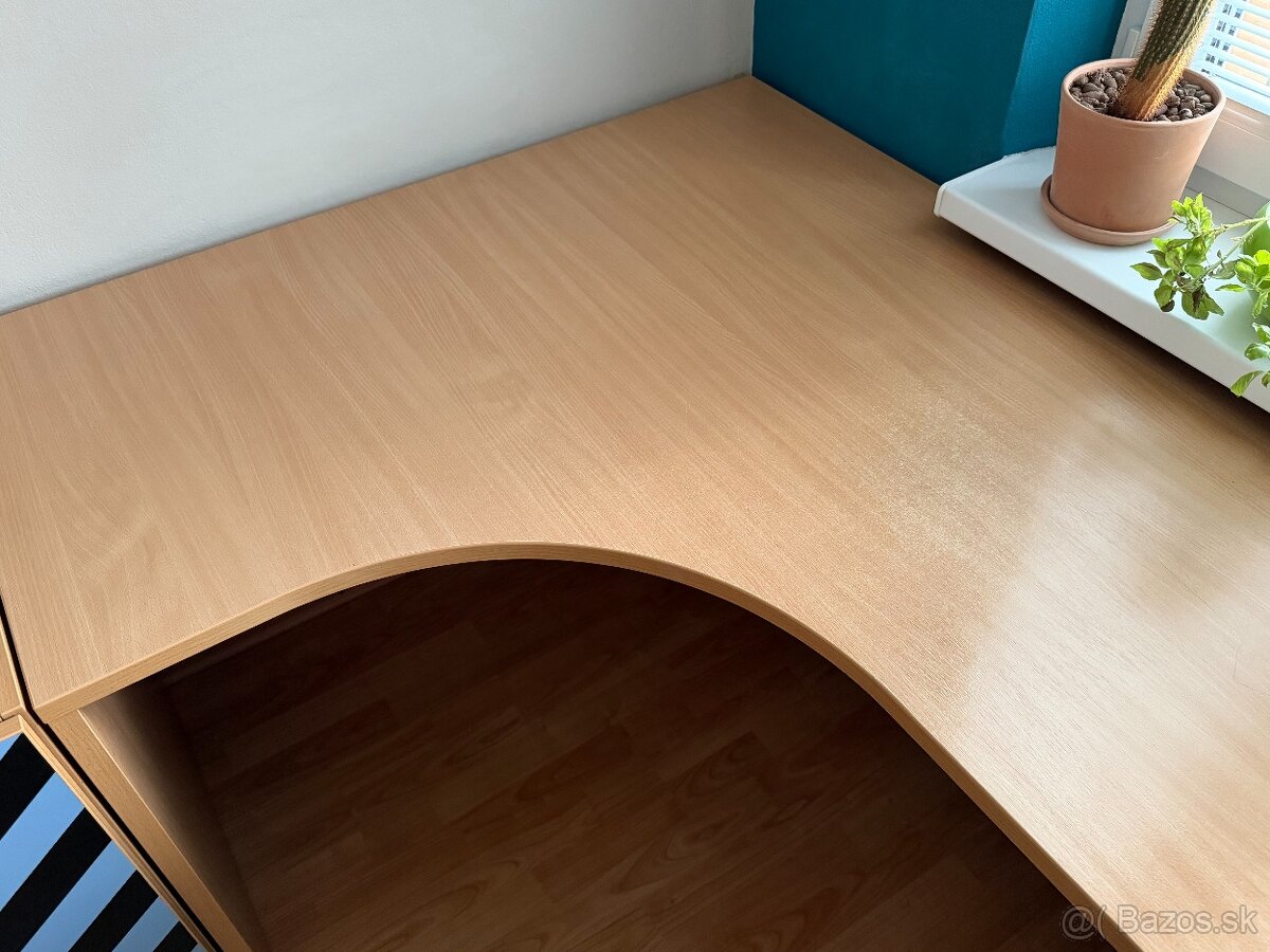 4 skrinky a stôl - 10