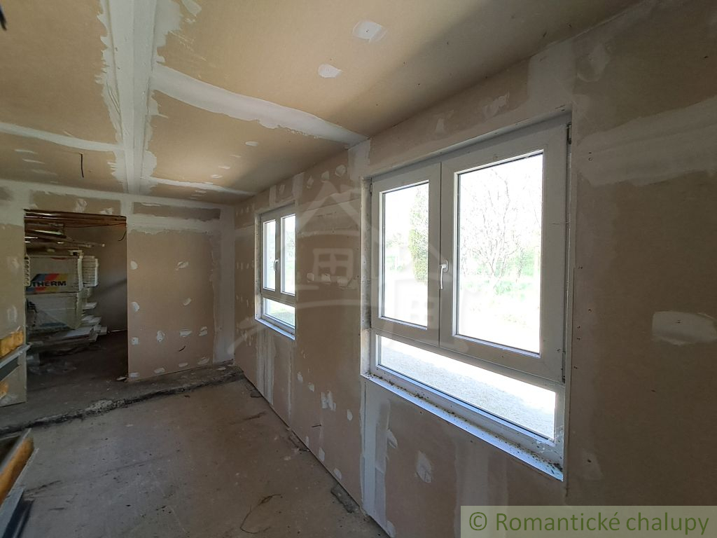 Rozostavaná chatka v rekreačnej oblasti Moravany nad Váhom - 10