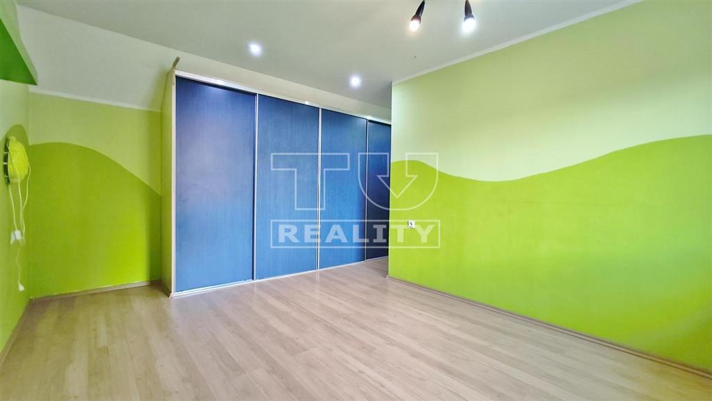 Rodinný dom - 2 samostatné byty, priestranná terasa a... - 10