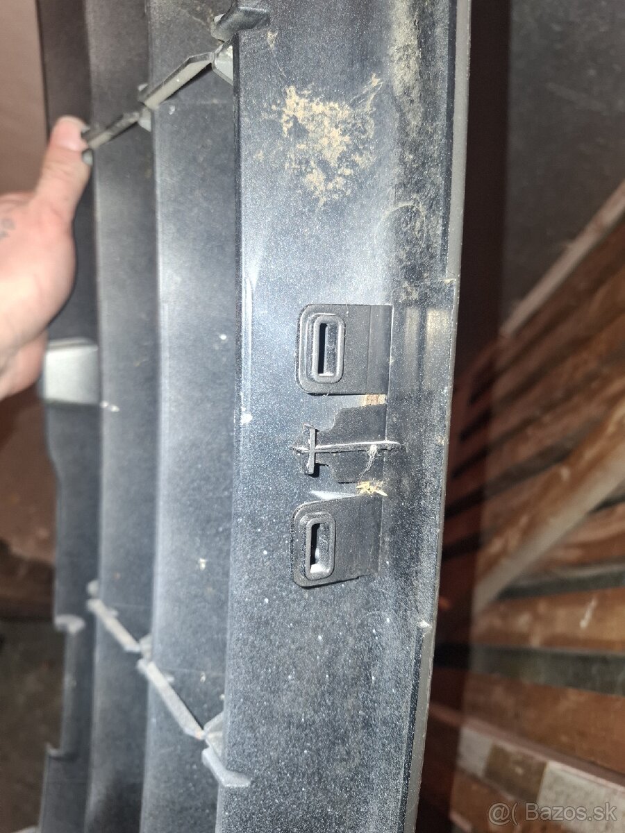 Land Rover predná maska L322 - 10